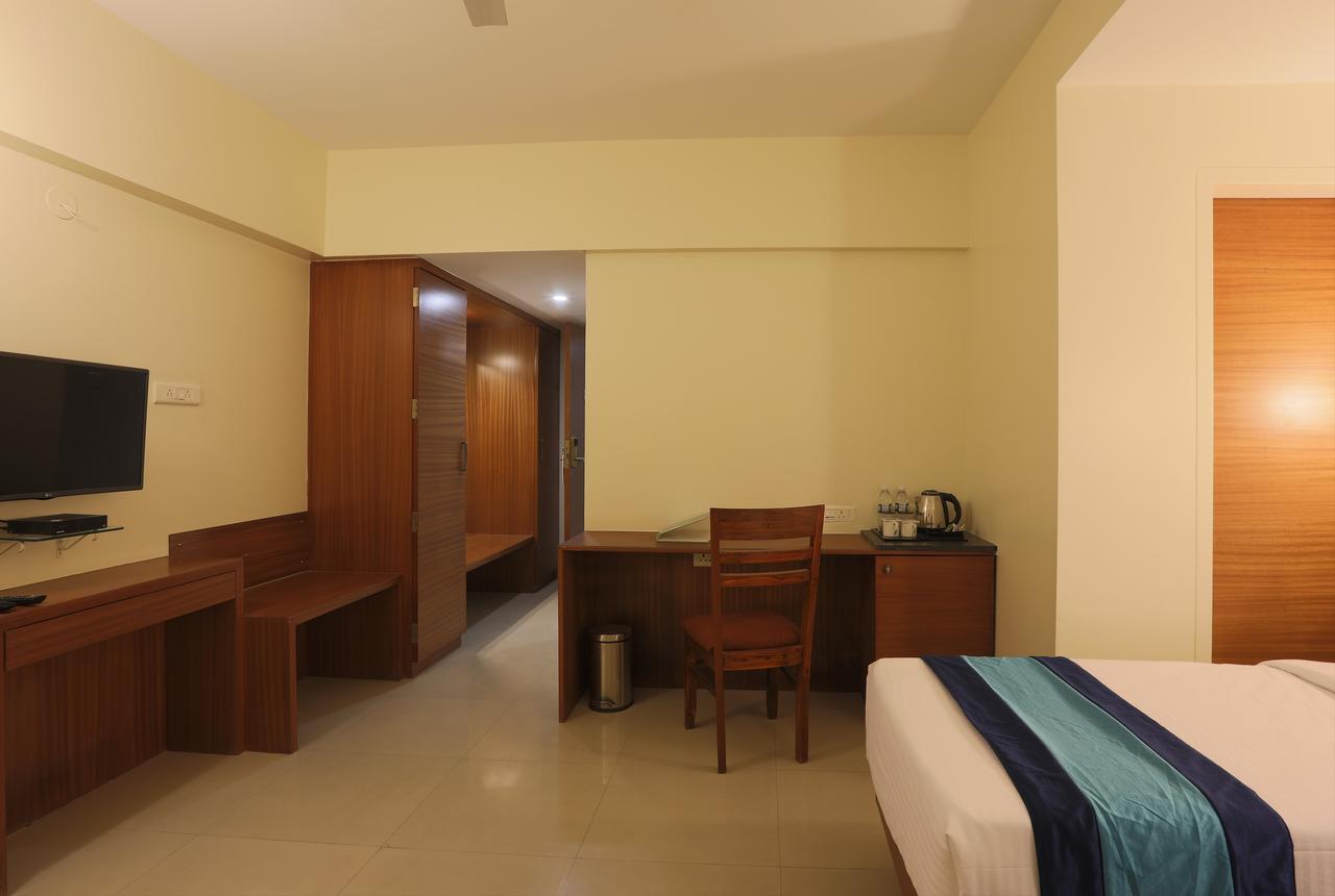Mint Highstreet Hotel Pune